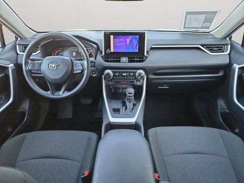 Used 2025 Toyota RAV4 XLE AWD/4WD image 17