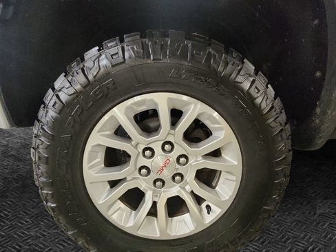 Used 2018 GMC Sierra 1500 SLE w/ Suspension Package, Off-Road AWD/4WD image 11
