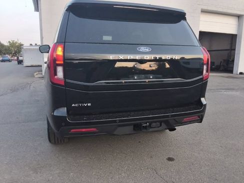 Used 2025 Ford Expedition Active RWD image 10