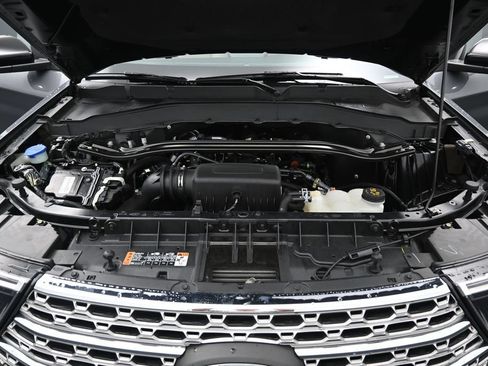 Used 2022 Ford Explorer Limited w/ Equipment Group 301A AWD/4WD image 42