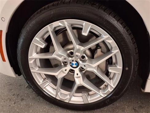 Used 2025 BMW 330i xDrive Sedan w/ Premium Package image 9