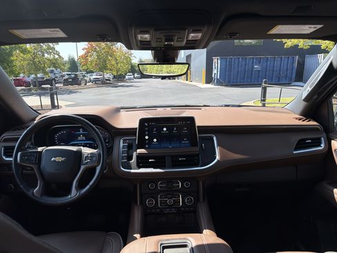 Used 2022 Chevrolet Suburban High Country AWD/4WD image 46
