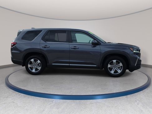 Used 2025 Honda Pilot EX-L image 5