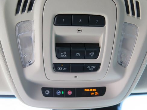 Used 2023 Buick Envision Avenir AWD/4WD image 22