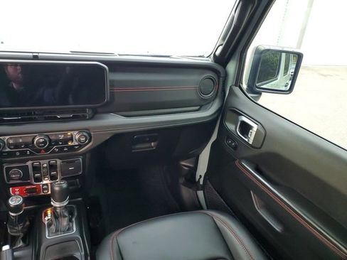 Used 2024 Jeep Wrangler Unlimited Rubicon AWD/4WD image 14