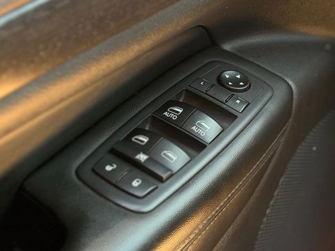 Used 2018 Jeep Grand Cherokee Laredo AWD/4WD image 16