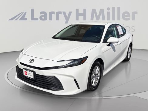 Used 2025 Toyota Camry LE FWD image 1