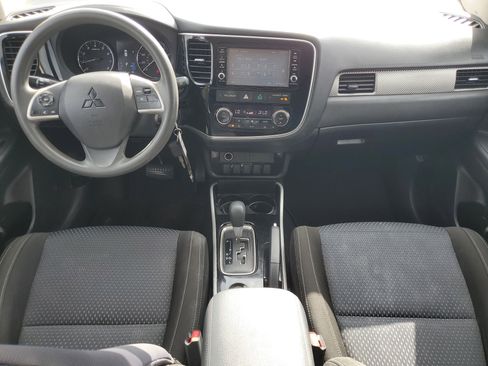 Used 2018 Mitsubishi Outlander ES image 17