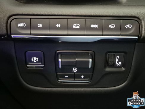 Used 2023 Cadillac Escalade Premium Luxury w/ Performance Package AWD/4WD image 18