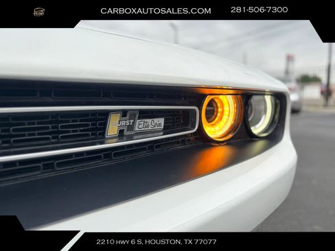 Used 2017 Dodge Challenger R/T w/ Driver Convenience Group RWD image 32