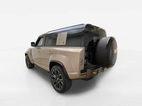 Used 2025 Land Rover Defender 110 AWD/4WD image 11