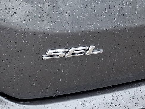 Used 2023 Ford Edge SEL AWD/4WD image 30