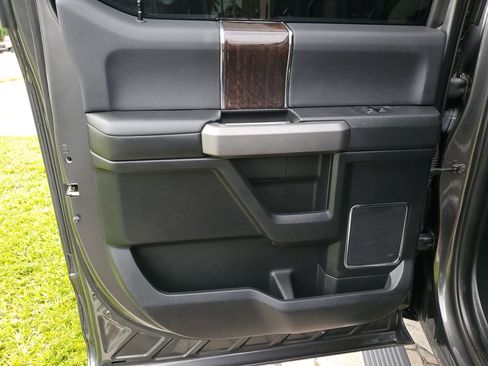 Used 2017 Ford F150 Platinum w/ Equipment Group 701A Luxury AWD/4WD image 11
