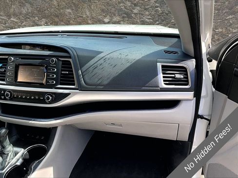 Used 2018 Toyota Highlander LE AWD/4WD image 12