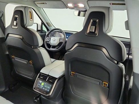 Used 2024 Rivian R1S Adventure image 28