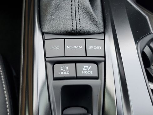 Used 2025 Toyota Camry SE image 27