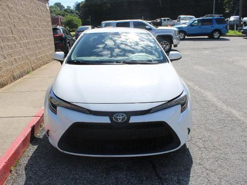 Used 2020 Toyota Corolla LE FWD image 2