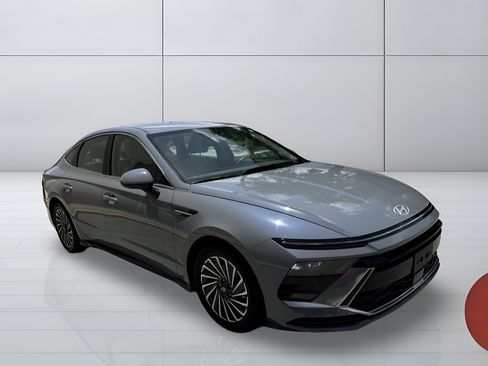 Used 2025 Hyundai Sonata SEL FWD image 8