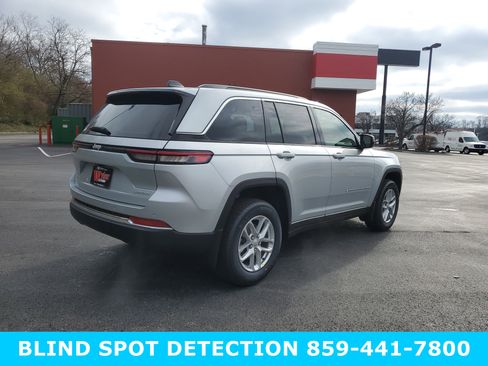 New 2025 Jeep Grand Cherokee Laredo w/ Luxury Tech Group I image 4