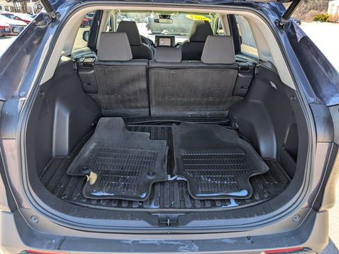 Used 2021 Toyota RAV4 XLE w/ Convenience Package image 12