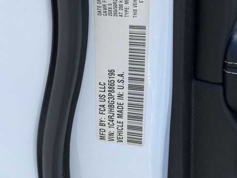 Used 2023 Jeep Grand Cherokee Limited w/ Luxury Tech Group II AWD/4WD image 31