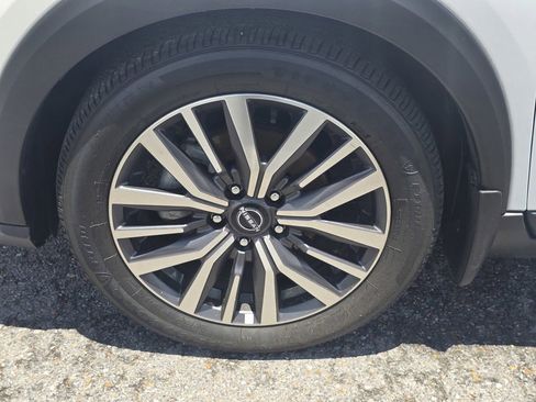 Used 2024 Nissan Kicks SV FWD image 9