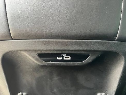 Used 2023 Chrysler Pacifica Touring-L FWD image 27