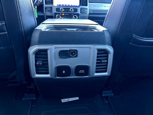 Used 2022 Ford F250 Lariat w/ Chrome Package image 13