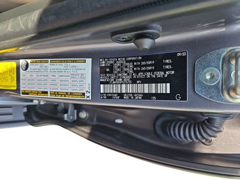 Used 2023 Lexus GX 460 Premium w/ Accessory Package AWD/4WD image 30