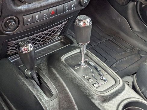 Used 2018 Jeep Wrangler Unlimited Sahara image 24