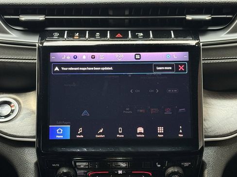 Used 2025 Jeep Grand Cherokee Limited image 23