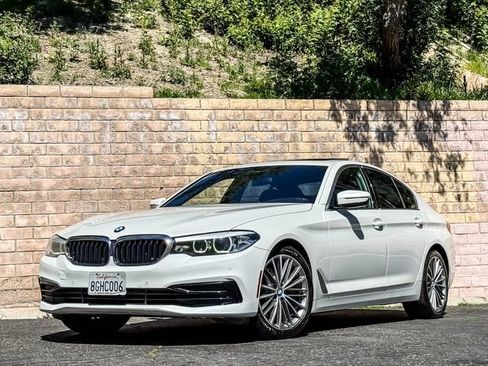 Used 2019 BMW 530i w/ Convenience Package image 2