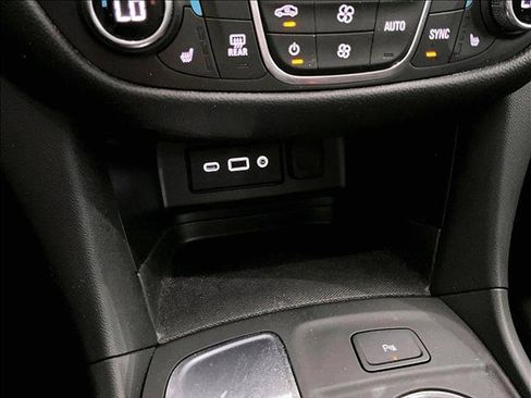 Used 2024 Chevrolet Equinox LT FWD image 26