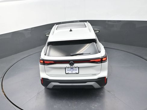 New 2026 Volkswagen Tiguan SE AWD/4WD image 18