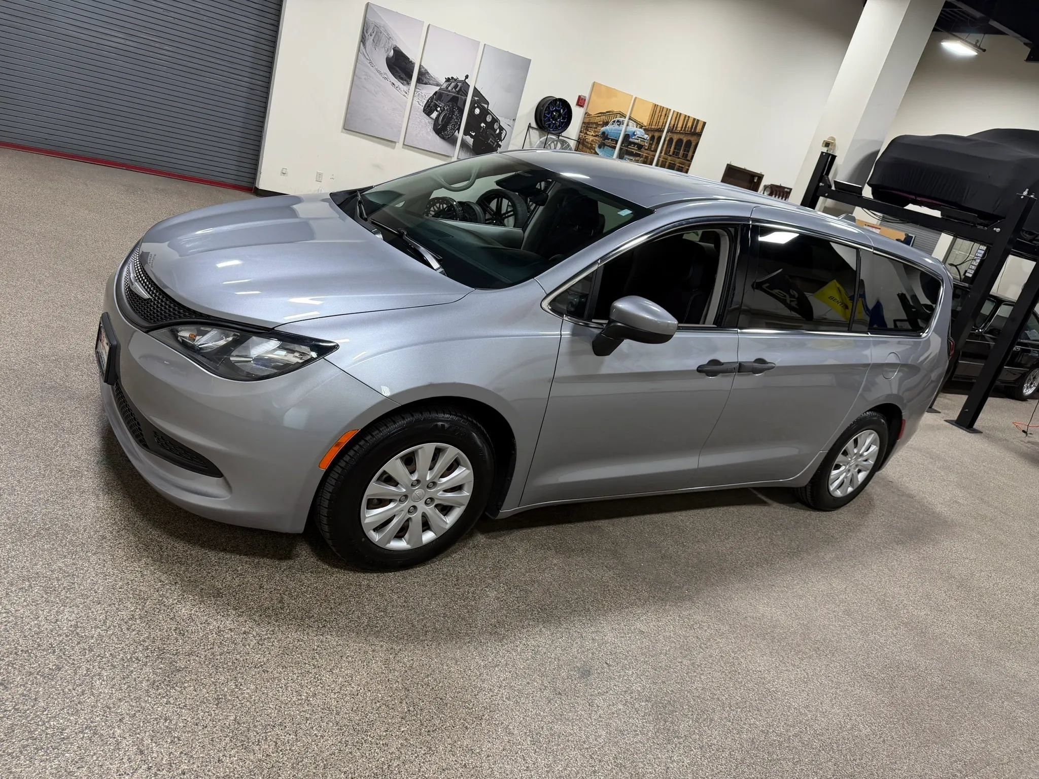 Used 2021 Chrysler Voyager L FWD image 9