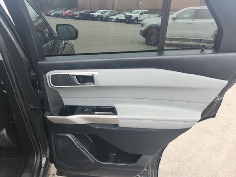 Used 2022 Ford Explorer XLT w/ Equipment Group 202A image 13