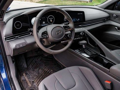 Used 2024 Hyundai Elantra SEL w/ Convenience Package image 8