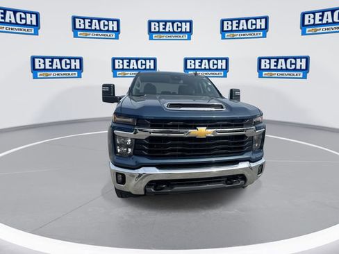 Used 2025 Chevrolet Silverado 2500 LT w/ Convenience Package AWD/4WD image 3