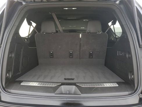 Used 2024 Chevrolet Suburban Premier image 9