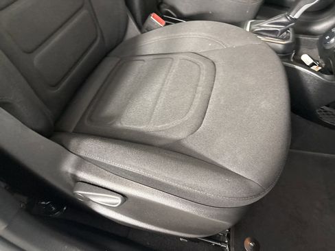 Used 2018 Jeep Renegade Latitude w/ Popular Equipment Group image 27