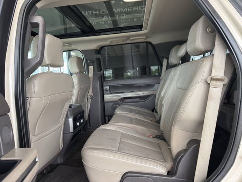 Used 2018 Ford Expedition XLT w/ Equipment Group 201A AWD/4WD image 7