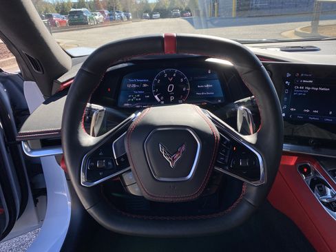 Used 2024 Chevrolet Corvette Stingray Premium Cpe w/ Z51 Performance Package image 9