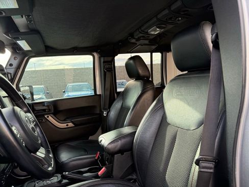 Used 2016 Jeep Wrangler Unlimited Sahara image 13