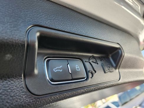 Used 2024 Ford Explorer Limited image 28