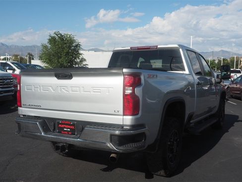 Used 2020 Chevrolet Silverado 2500 LT w/ Convenience Package image 5
