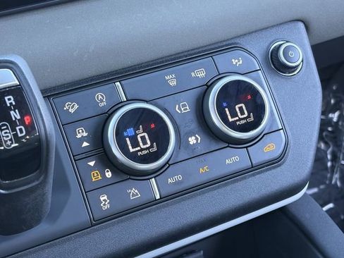 Used 2023 Land Rover Defender 110 X-Dynamic SE image 17