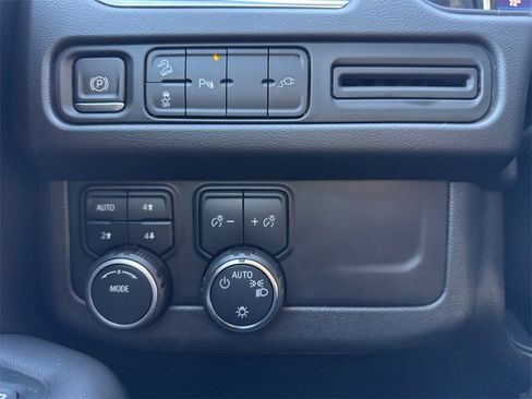 Used 2021 Chevrolet Tahoe Z71 w/ Rear Media and Nav Package image 23