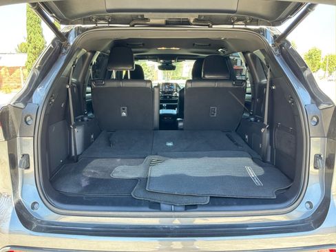 Used 2021 Toyota Highlander XSE FWD image 20