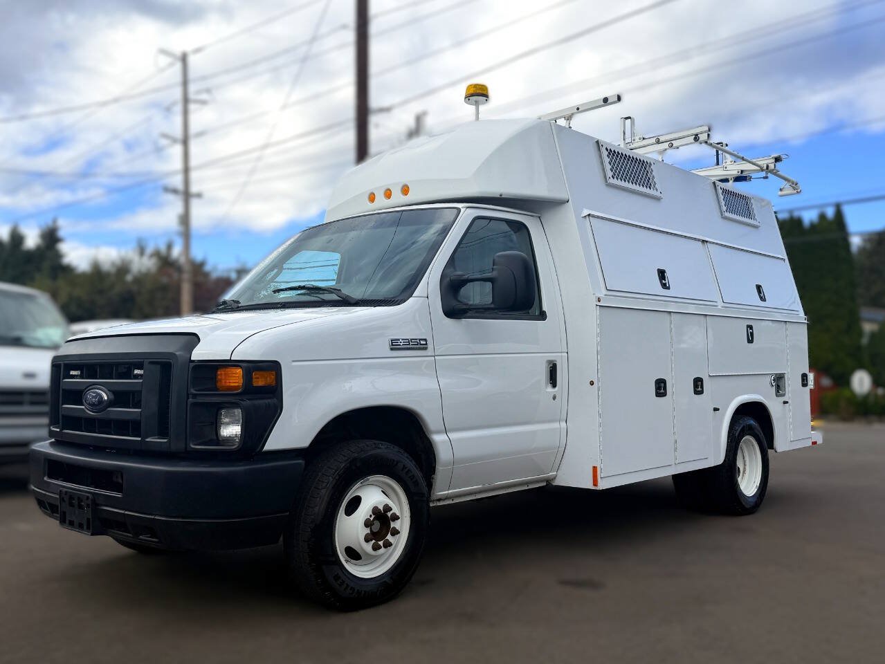 Used 2017 Ford E-350 and Econoline 350 Super Duty RWD image 1