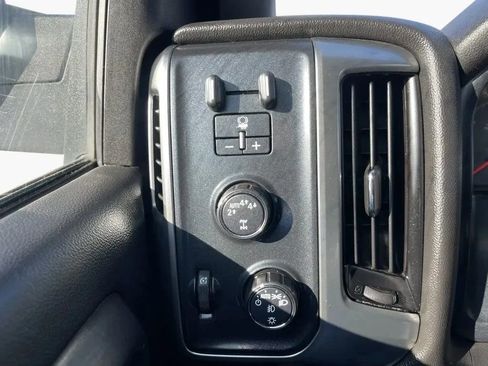 Used 2018 Chevrolet Silverado 1500 LT w/ All Star Edition image 31